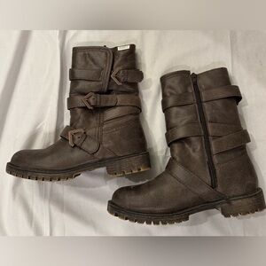 Roxy Rebel Fleece lined Boots Size: Women’s 8